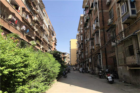 宝龙花园3室2厅1卫112㎡带车库83万